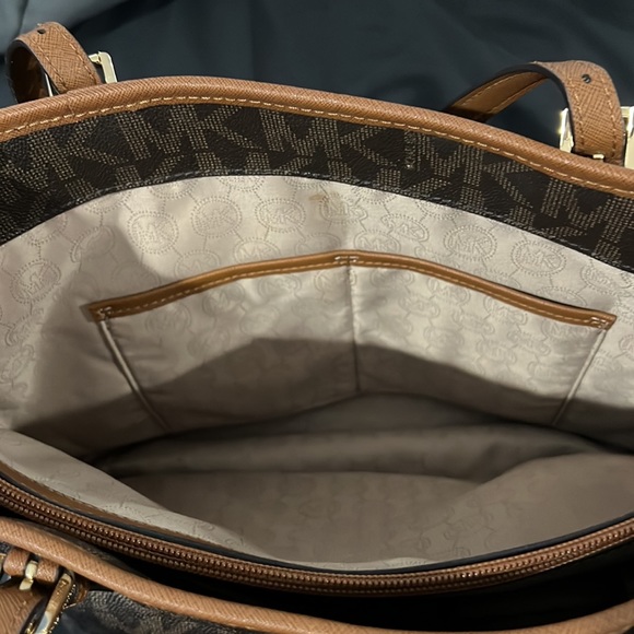 Michael Kors tote - Picture 8 of 9